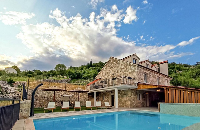 2 bedroom - loft home Srijane