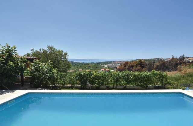 2 bedroom lovely apartment in Zrnovnica