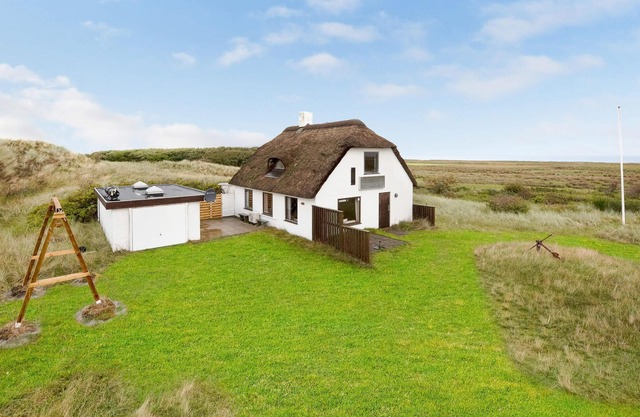 2 bedroom lovely home in Hvide Sande