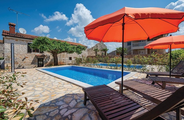 2 bedroom nice home in Porec