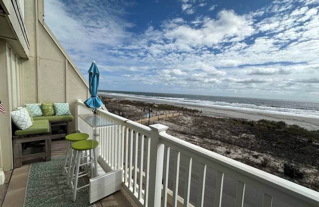 2 Bedroom, Ocean Front Retreat in prime location