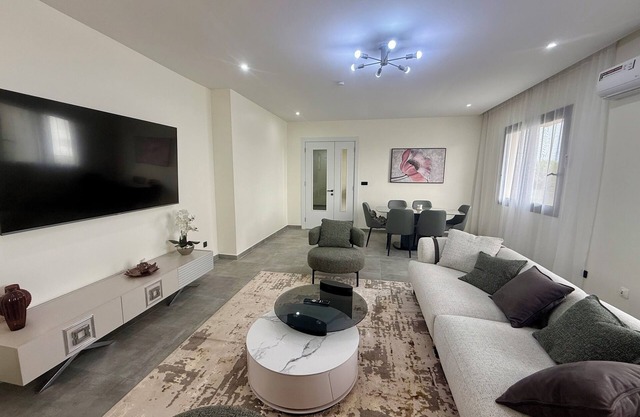 2-bedroom plus apartment in center of Dakar with Pool, fitness room, AC, WiFi