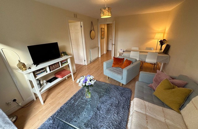 2 bedroom property with a fantastic view of Edinburgh Castle in the heart of the Old Town