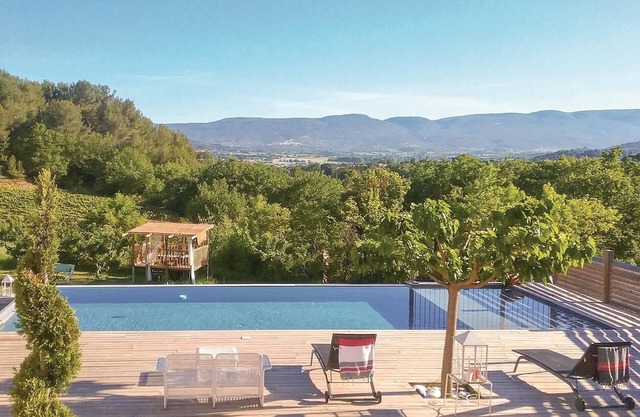 2 bedroom stunning home in Apt