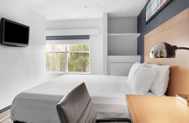 2 Bedroom Suite - Domain area with a pool