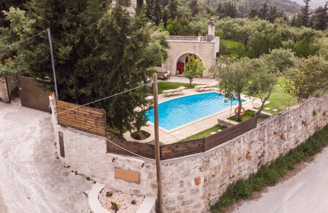 2-Bedroom Villa in Countryside by Delfus