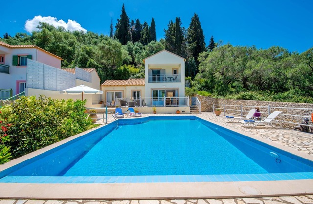 2 Bedroom Villa, Private Pool, 100m to Beach, Loggos
