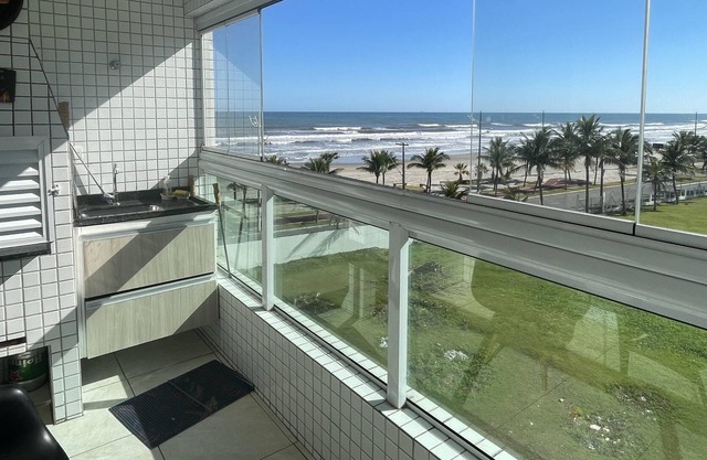 2 bedrooms 1 suit 2 wc. wifi. 1+ parking spaces for up to 7 people seafront barbecue pool