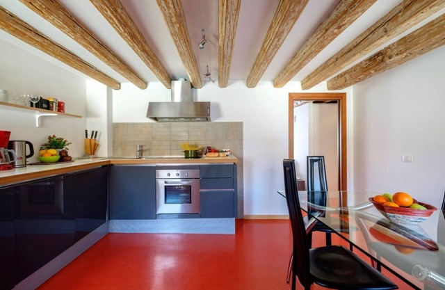 2 bedrooms, 2 bathrooms, lift, air conditioning/floor heating, SKY, WiFi