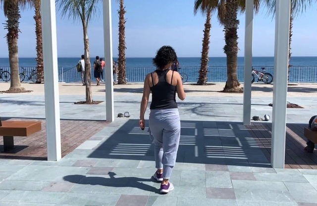 2 bedrooms walking distance to beach