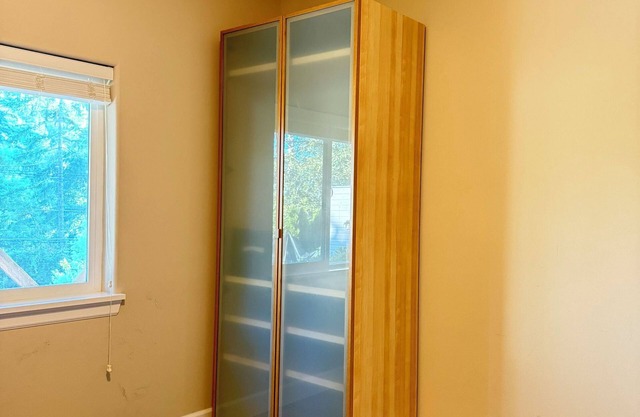 2 Beds/1 bath upgraded modern lower level home in NW Portland