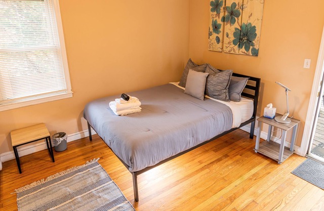 2 Beds Townhouse: Minutes from DCA-National Airport