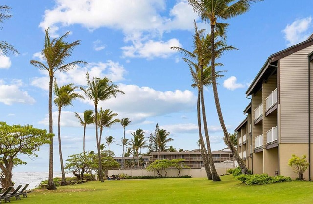 2 BR Condo @ Oceanfront Resort Kapaa Shore