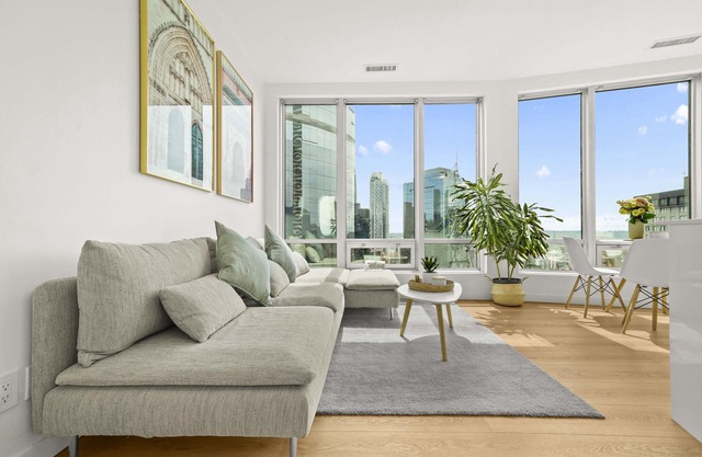 2 BR Downtown Oasis, AC & stunning views