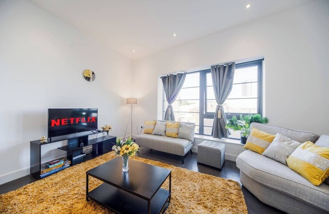 2 BR flat|Parking|ExcelFast Trains|O2|River View