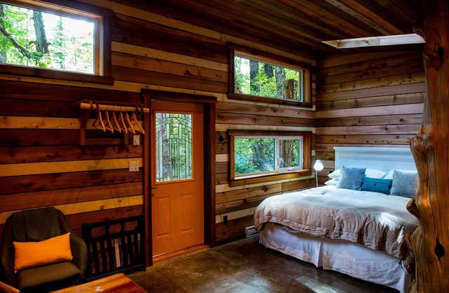 #2 CABIN COUPLES KING BED HOTTUB BEACH