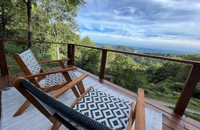 2 Cabins, 100 Mile Views, Hot Tub, 2½ miles to BR