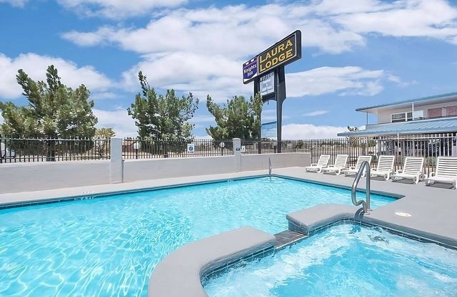 2 Comfortable Lodgings in Historic Pecos! Free Parking, Pool, Pets are Welcome!