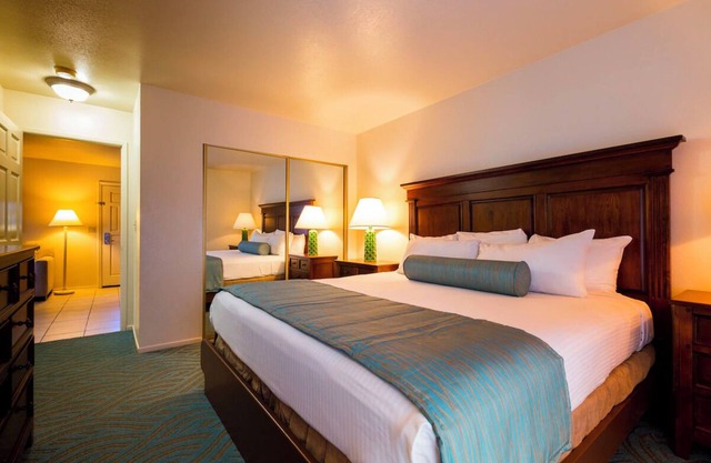 2 Comfortable Units, Kitchen & Free Parking