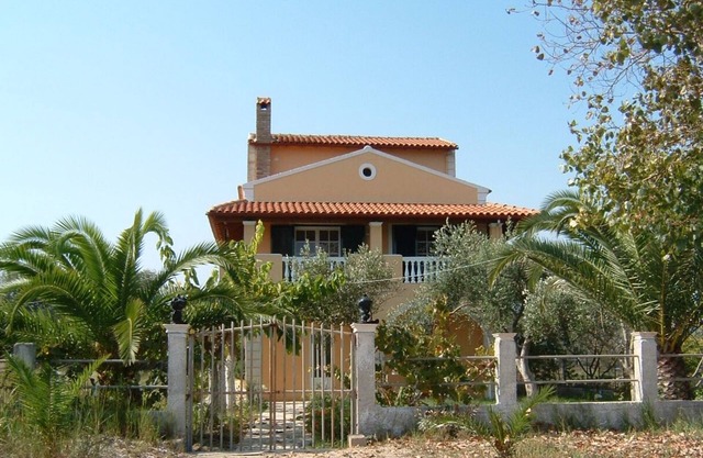 2 cute sea view Studios X 2 on the beach in Corfu