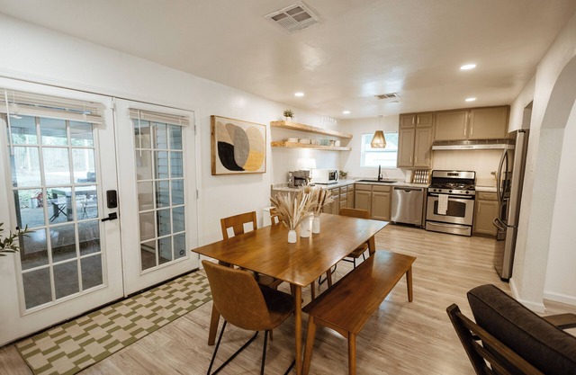 2 Full Units Quiet Culdesac w/Private Pickleball - Sleeps 10