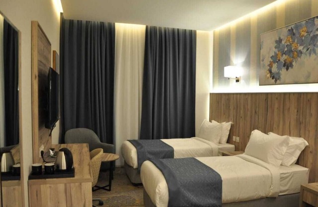 2 Hotel Suites in Tranquil Makkah with AC