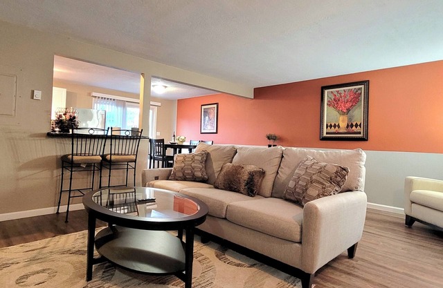 2 Levels 2 Bedrooms with Office Spaces