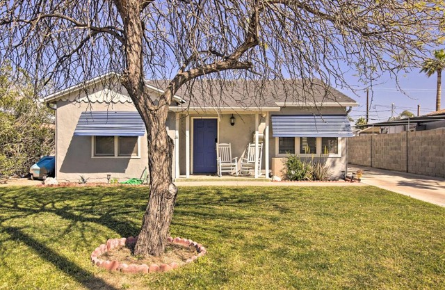 2 Mi to Dtwn Phoenix Cottage with Private Yard!