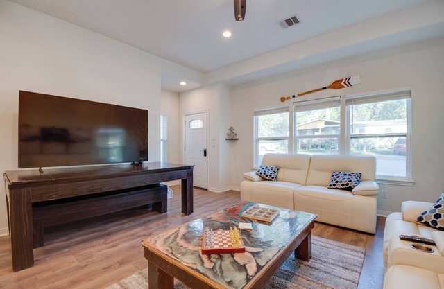 2 Mi to Lake Conroe Access: Home w/Pool Table!
