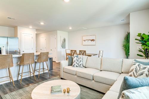 2 Mi to Shore Newly Built Surfside Beach Gem