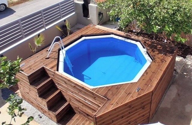 2 min. drive to the beach. Holiday Home Angela