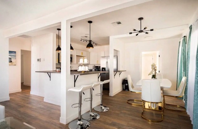 2 min to Fremont - 5 beds Modern Home + ATTACHED Studio Space!