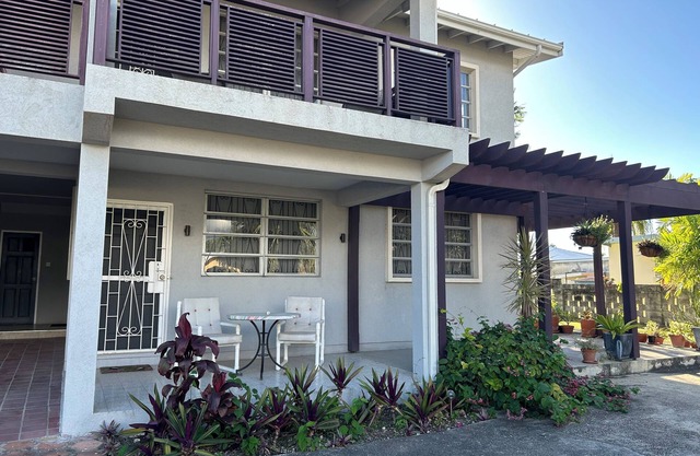 2 minute walk to Brighton's Beach, Apt on a quiet street