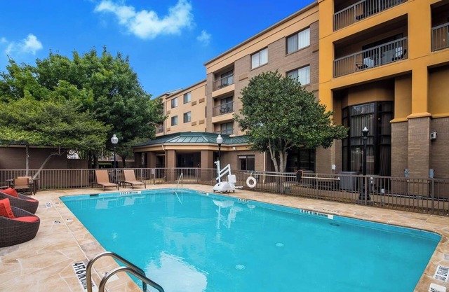 2 Pet-friendly Units Close to Fox Creek Park, Swimming Pool, FREE Parking!