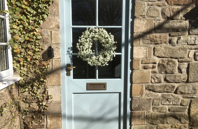 2 REDESWOOD COTTAGES, pet friendly, with open fire in Bellingham