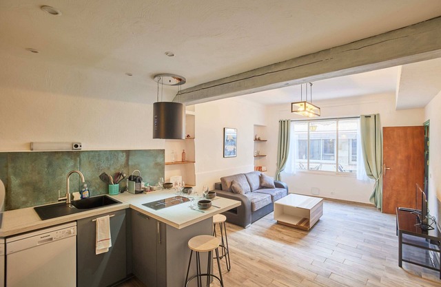 2-room apartment in the heart of the old village opposite the restaurant