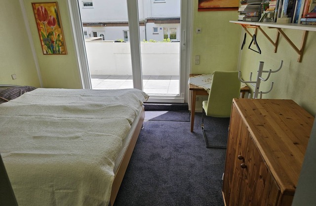 2 rooms in the "WG-Haus"/guest house, quiet location, single room and double room with private bathroom