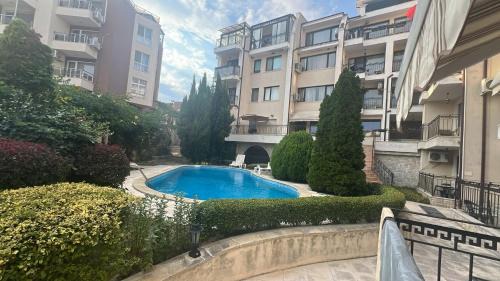 2 staen apartament v zatvoren komples s basein