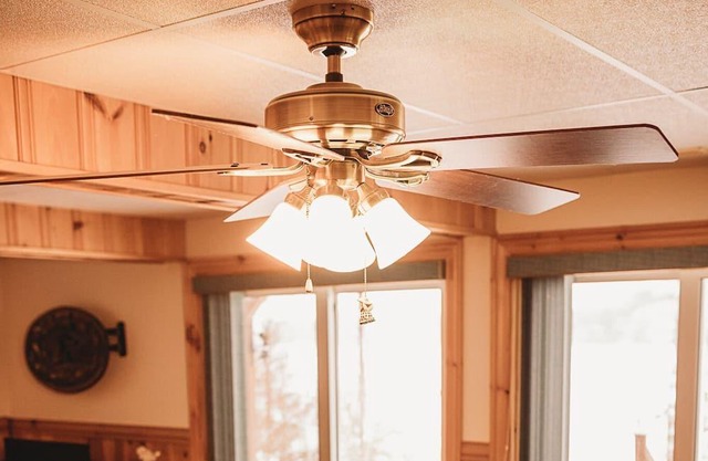 2 Storey Cozy Lakeside Cottage in Whitewater Region