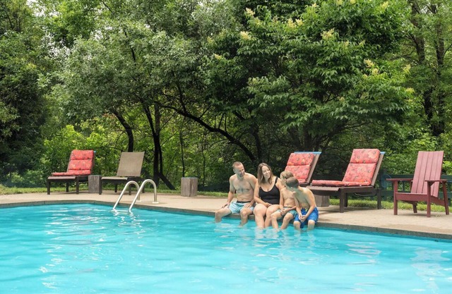 2-Unit Nature Hideaway w/Fireplace, BBQ & Wellness Near Mauricie Park