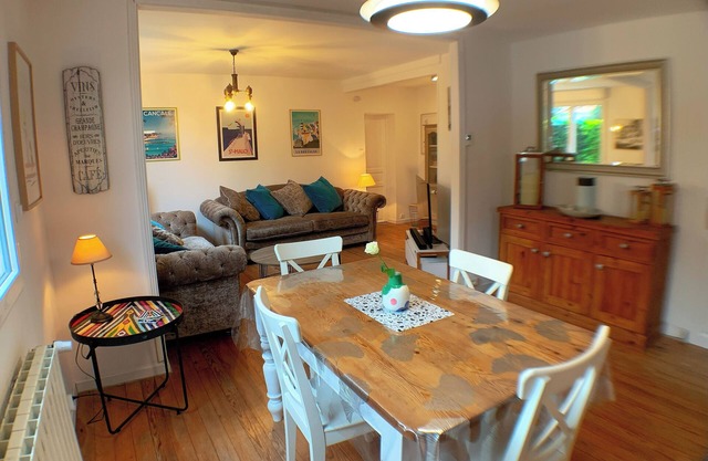 20% DISCOUNT FOR SUMMER DATES nThree bed house in pretty village Gironde estuary