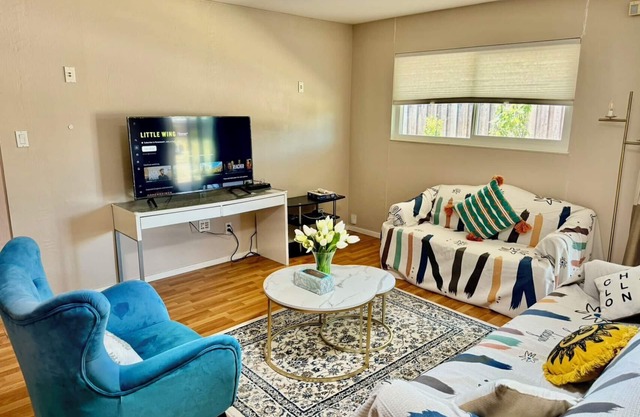 20%OFF! Chic Home with Expansive big Backyard