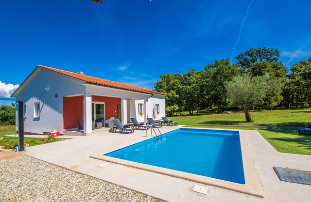 2000 square meters of private and secure garden, true tranquility and only 15 km from the sea