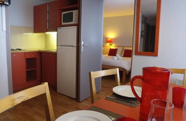 200m from resort center, swimming pool, parking, tv, ski locker, 40m², Les 7 Laux