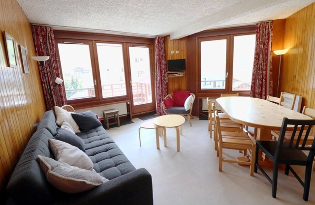 200m from ski slopes, 3rd floor, balcony, tv, ski locker, 58m², Tignes