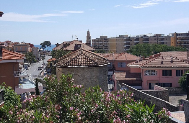 200m from the beach, partial sea view, one bedroom apartment with 4 beds