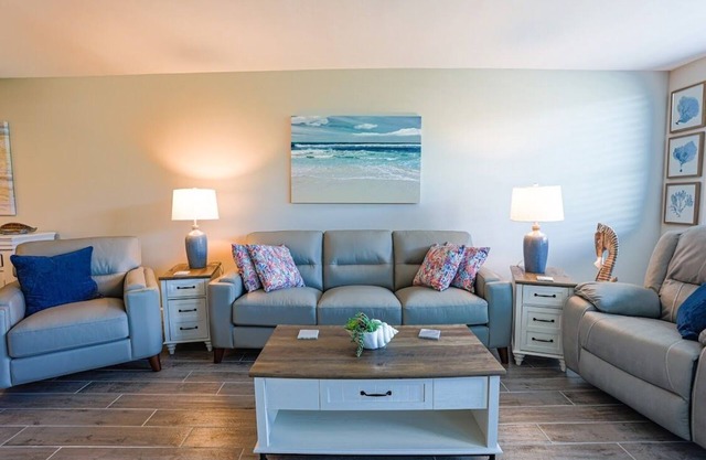 2025 PRICES REDUCED 1st Floor Beach Access 2 B/B, 5 Star Reviews Extremely Clean