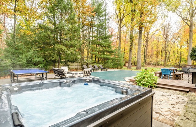 (2026 OPEN!) Lakeside Home With Pool & Hot Tub! Close To Beach!