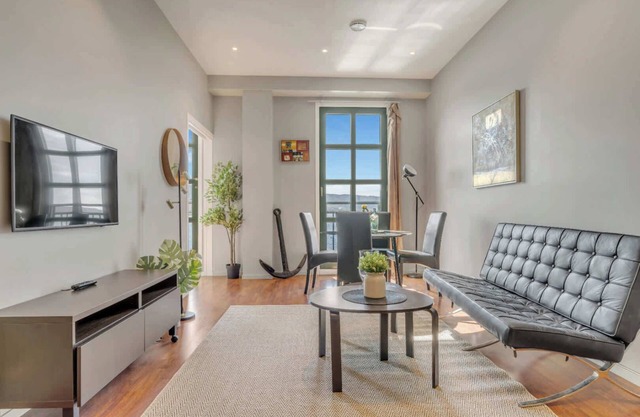 206SB10 - Magical Harbour Views