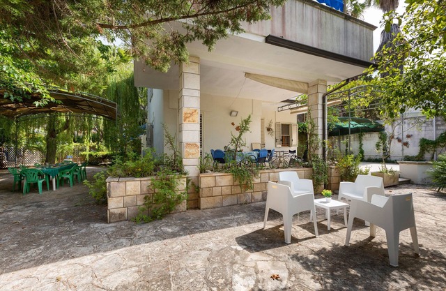 2093 El Buen Retiro by BarbarHouse